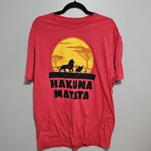 Red Hakuna Matata L Disney Graphic T-Shirt